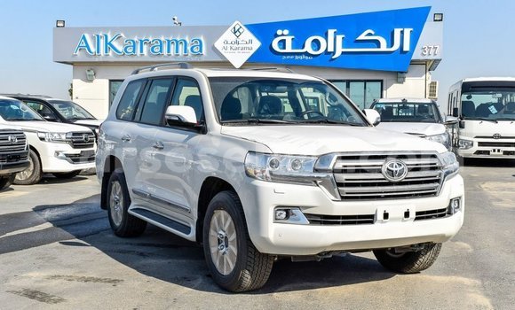 Acheter Import Voiture Toyota Land Cruiser Blanc à Import - Dubai, East Mahé Acheter Import Voiture Toyota Land Cruiser Blanc à Import - Dubai, East Mahé