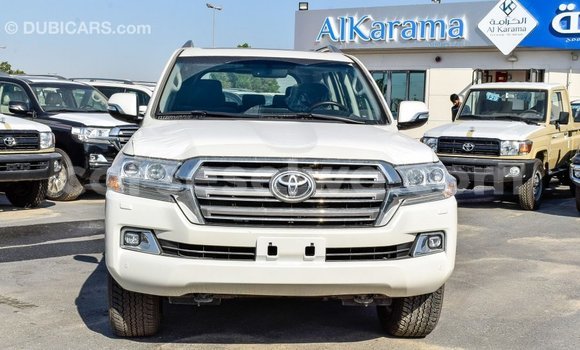 Acheter Import Voiture Toyota Land Cruiser Blanc à Import - Dubai, East Mahé Acheter Import Voiture Toyota Land Cruiser Blanc à Import - Dubai, East Mahé
