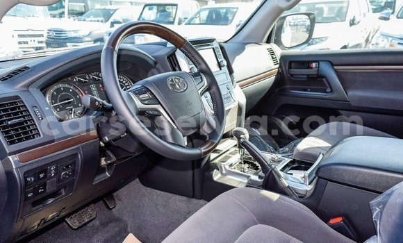 Acheter Import Voiture Toyota Land Cruiser Blanc à Import - Dubai, East Mahé Acheter Import Voiture Toyota Land Cruiser Blanc à Import - Dubai, East Mahé
