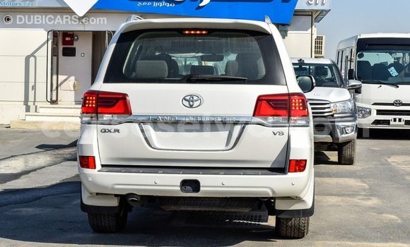 Acheter Import Voiture Toyota Land Cruiser Blanc à Import - Dubai, East Mahé Acheter Import Voiture Toyota Land Cruiser Blanc à Import - Dubai, East Mahé