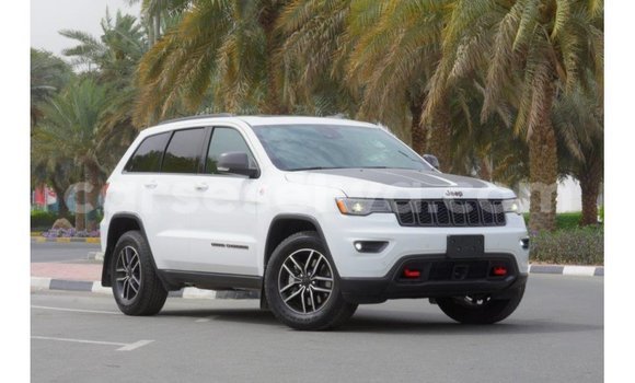 Acheter Import Voiture Jeep Grand Cherokee Blanc à Import - Dubai, East Mahé