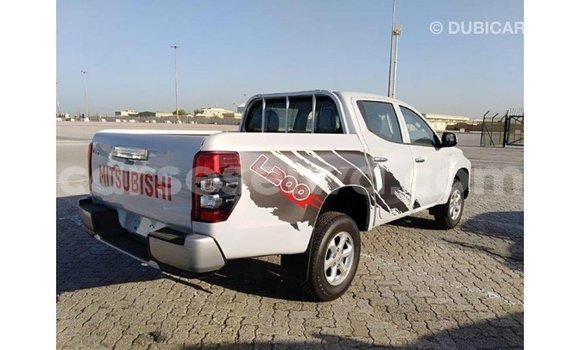 Acheter Import Voiture Mitsubishi L200 Blanc à Import - Dubai, East Mahé Acheter Import Voiture Mitsubishi L200 Blanc à Import - Dubai, East Mahé