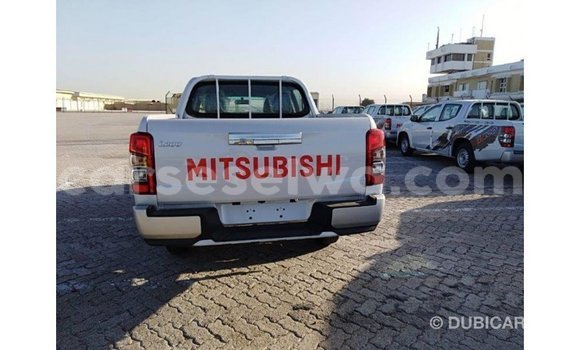 Acheter Import Voiture Mitsubishi L200 Blanc à Import - Dubai, East Mahé Acheter Import Voiture Mitsubishi L200 Blanc à Import - Dubai, East Mahé