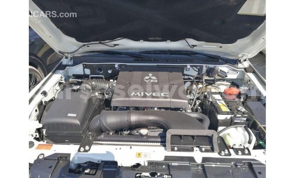 Buy Import Mitsubishi Pajero White Car in Import - Dubai in East Mahé Buy Import Mitsubishi Pajero White Car in Import - Dubai in East Mahé