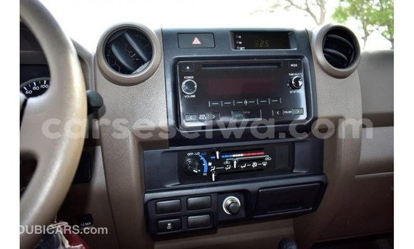 Acheter Import Voiture Toyota Land Cruiser Blanc à Import - Dubai, East Mahé Acheter Import Voiture Toyota Land Cruiser Blanc à Import - Dubai, East Mahé