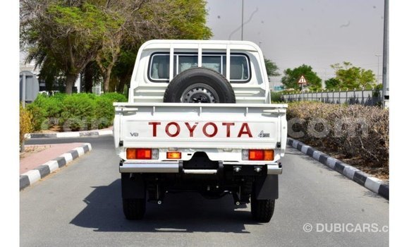 Acheter Import Voiture Toyota Land Cruiser Blanc à Import - Dubai, East Mahé Acheter Import Voiture Toyota Land Cruiser Blanc à Import - Dubai, East Mahé