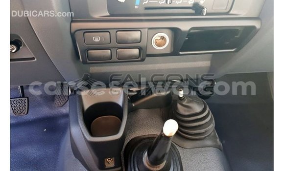 Acheter Import Voiture Toyota Land Cruiser Blanc à Import - Dubai, East Mahé Acheter Import Voiture Toyota Land Cruiser Blanc à Import - Dubai, East Mahé