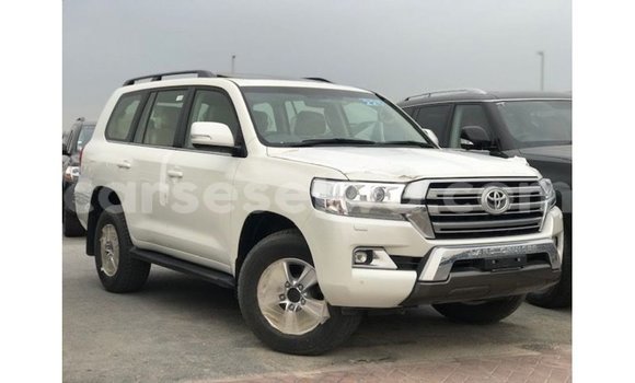 Buy Import Toyota Land Cruiser White Car in Import - Dubai in East Mahé Buy Import Toyota Land Cruiser White Car in Import - Dubai in East Mahé