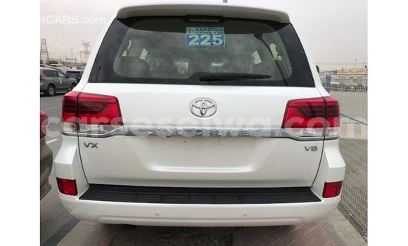 Buy Import Toyota Land Cruiser White Car in Import - Dubai in East Mahé Buy Import Toyota Land Cruiser White Car in Import - Dubai in East Mahé