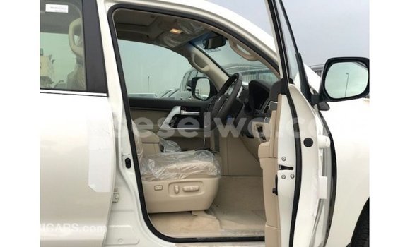 Buy Import Toyota Land Cruiser White Car in Import - Dubai in East Mahé Buy Import Toyota Land Cruiser White Car in Import - Dubai in East Mahé