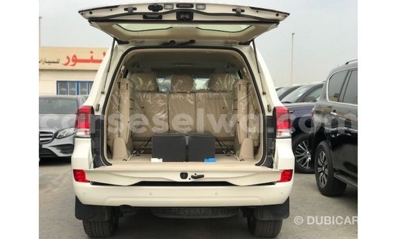 Buy Import Toyota Land Cruiser White Car in Import - Dubai in East Mahé Buy Import Toyota Land Cruiser White Car in Import - Dubai in East Mahé