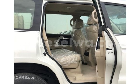 Buy Import Toyota Land Cruiser White Car in Import - Dubai in East Mahé Buy Import Toyota Land Cruiser White Car in Import - Dubai in East Mahé