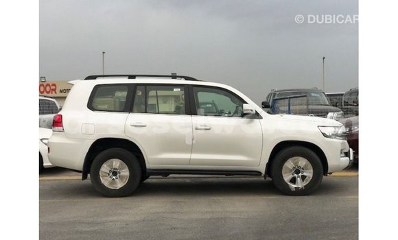 Buy Import Toyota Land Cruiser White Car in Import - Dubai in East Mahé Buy Import Toyota Land Cruiser White Car in Import - Dubai in East Mahé