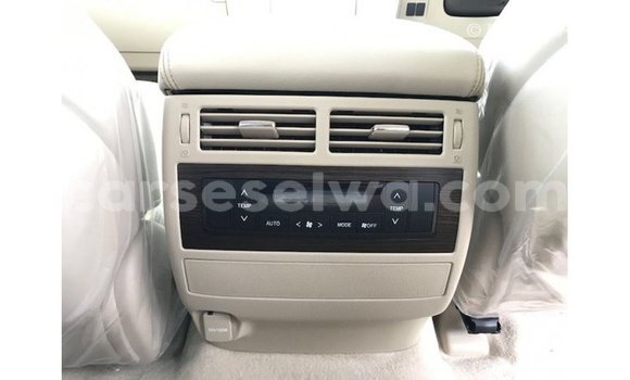 Buy Import Toyota Land Cruiser White Car in Import - Dubai in East Mahé Buy Import Toyota Land Cruiser White Car in Import - Dubai in East Mahé