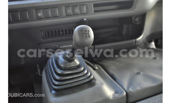 Acheter Import Voiture Toyota Coaster Blanc à Import - Dubai, East Mahé Acheter Import Voiture Toyota Coaster Blanc à Import - Dubai, East Mahé