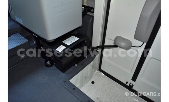 Acheter Import Voiture Toyota Coaster Blanc à Import - Dubai, East Mahé Acheter Import Voiture Toyota Coaster Blanc à Import - Dubai, East Mahé