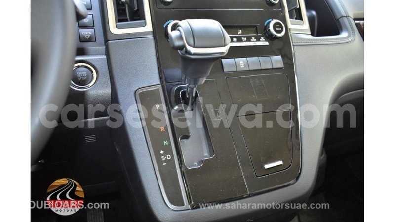 Big with watermark toyota granvia east mahe import dubai 6586