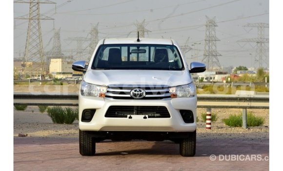 Acheter Import Voiture Toyota Hilux Blanc à Import - Dubai, East Mahé Acheter Import Voiture Toyota Hilux Blanc à Import - Dubai, East Mahé