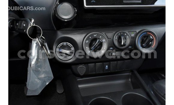 Acheter Import Voiture Toyota Hilux Blanc à Import - Dubai, East Mahé Acheter Import Voiture Toyota Hilux Blanc à Import - Dubai, East Mahé