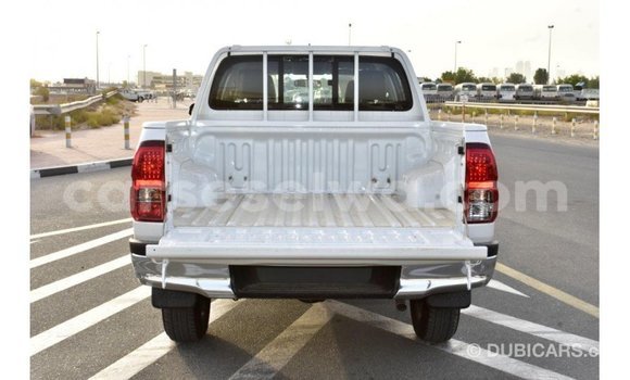 Acheter Import Voiture Toyota Hilux Blanc à Import - Dubai, East Mahé Acheter Import Voiture Toyota Hilux Blanc à Import - Dubai, East Mahé