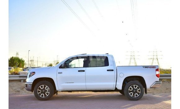 Acheter Import Voiture Toyota Tundra Blanc à Import - Dubai, East Mahé Acheter Import Voiture Toyota Tundra Blanc à Import - Dubai, East Mahé