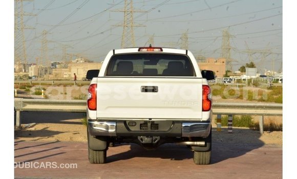 Acheter Import Voiture Toyota Tundra Blanc à Import - Dubai, East Mahé Acheter Import Voiture Toyota Tundra Blanc à Import - Dubai, East Mahé