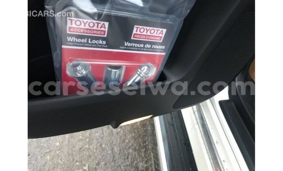 Acheter Import Utilitaire Toyota Ade Blanc à Import - Dubai, East Mahé Acheter Import Utilitaire Toyota Ade Blanc à Import - Dubai, East Mahé