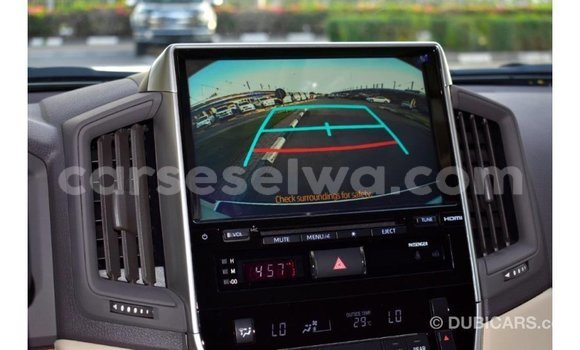 Acheter Import Voiture Toyota Land Cruiser Blanc à Import - Dubai, East Mahé Acheter Import Voiture Toyota Land Cruiser Blanc à Import - Dubai, East Mahé