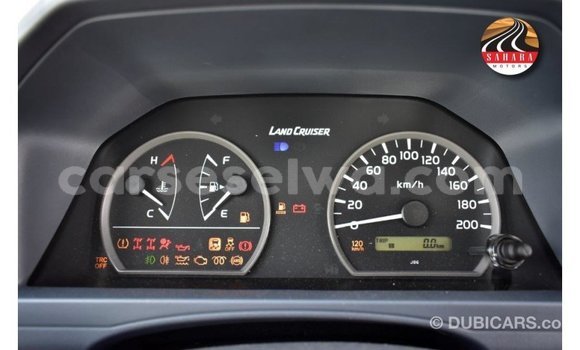 Acheter Import Voiture Toyota Land Cruiser Autre à Import - Dubai, East Mahé Acheter Import Voiture Toyota Land Cruiser Autre à Import - Dubai, East Mahé
