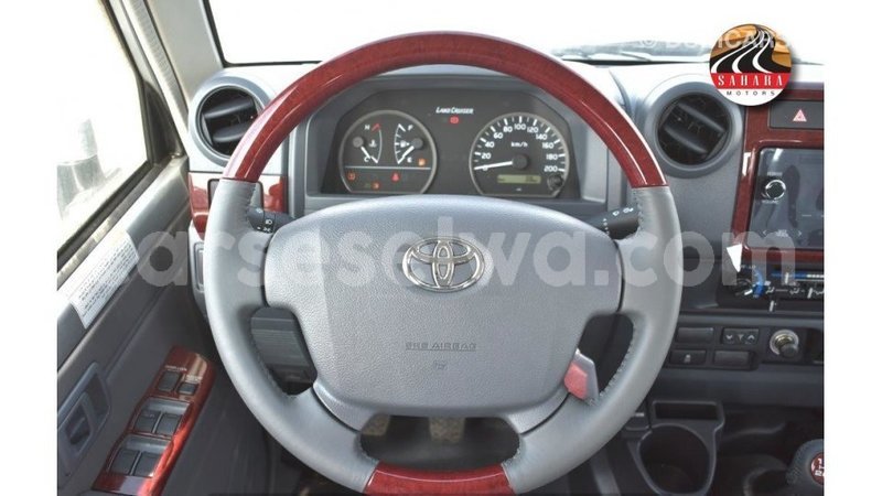 Big with watermark toyota land cruiser east mahe import dubai 6601