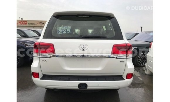 Acheter Import Voiture Toyota Land Cruiser Blanc à Import - Dubai, East Mahé Acheter Import Voiture Toyota Land Cruiser Blanc à Import - Dubai, East Mahé