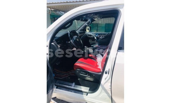 Acheter Import Voiture Lexus LX Blanc à Import - Dubai, East Mahé Acheter Import Voiture Lexus LX Blanc à Import - Dubai, East Mahé