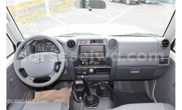 Buy Import Toyota Land Cruiser White Car in Import - Dubai in East Mahé Buy Import Toyota Land Cruiser White Car in Import - Dubai in East Mahé