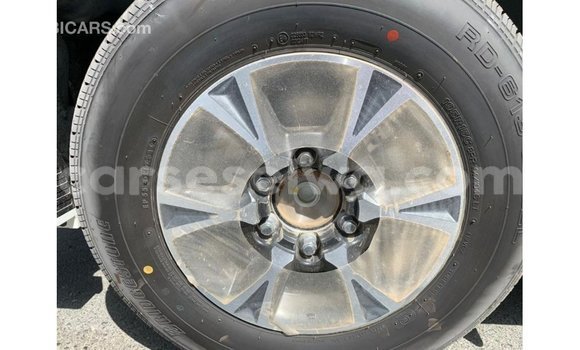 Acheter Import Voiture Toyota Hiace Blanc à Import - Dubai, East Mahé Acheter Import Voiture Toyota Hiace Blanc à Import - Dubai, East Mahé