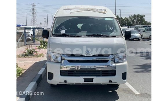 Acheter Import Voiture Toyota Hiace Blanc à Import - Dubai, East Mahé Acheter Import Voiture Toyota Hiace Blanc à Import - Dubai, East Mahé