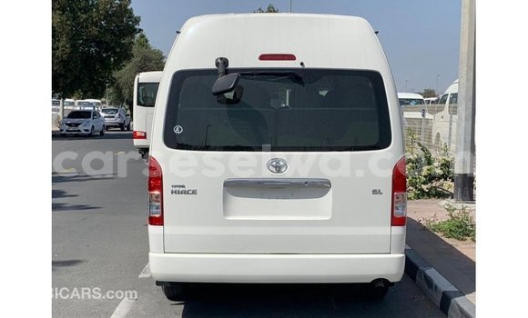 Acheter Import Voiture Toyota Hiace Blanc à Import - Dubai, East Mahé Acheter Import Voiture Toyota Hiace Blanc à Import - Dubai, East Mahé