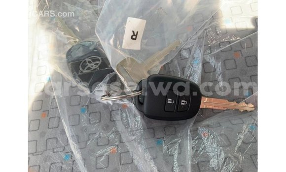 Acheter Import Voiture Toyota Hiace Blanc à Import - Dubai, East Mahé Acheter Import Voiture Toyota Hiace Blanc à Import - Dubai, East Mahé