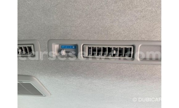 Acheter Import Voiture Toyota Hiace Blanc à Import - Dubai, East Mahé Acheter Import Voiture Toyota Hiace Blanc à Import - Dubai, East Mahé