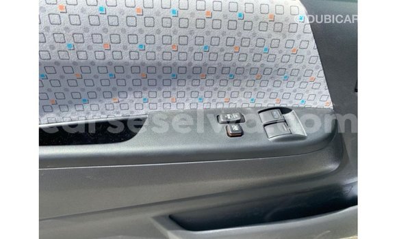 Acheter Import Voiture Toyota Hiace Blanc à Import - Dubai, East Mahé Acheter Import Voiture Toyota Hiace Blanc à Import - Dubai, East Mahé