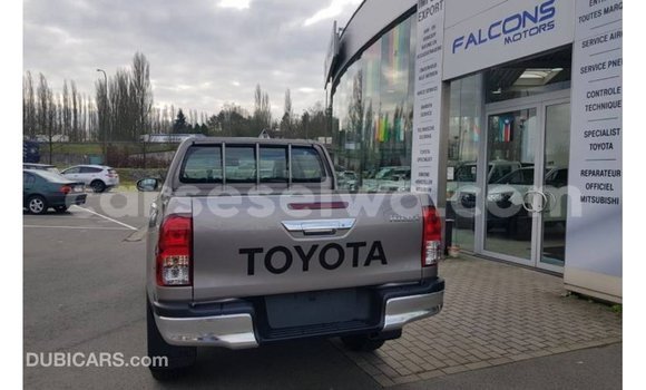 Buy Import Toyota Hilux Brown Car in Import - Dubai in East Mahé Buy Import Toyota Hilux Brown Car in Import - Dubai in East Mahé