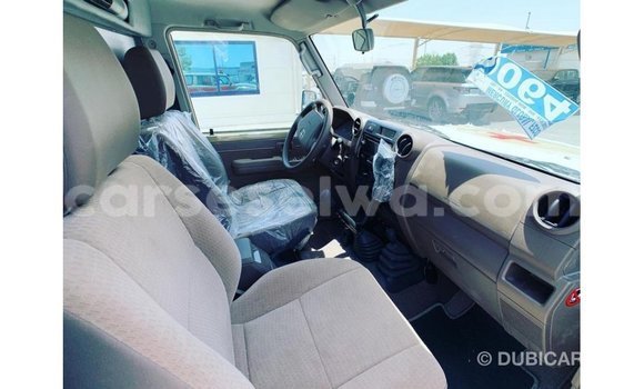 Buy Import Toyota DA Beige Truck in Import - Dubai in East Mahé Buy Import Toyota DA Beige Truck in Import - Dubai in East Mahé