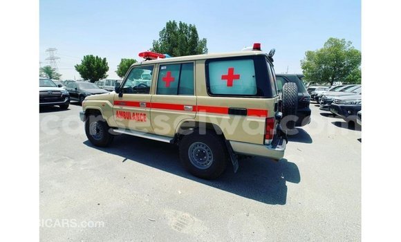 Buy Import Toyota DA Beige Truck in Import - Dubai in East Mahé Buy Import Toyota DA Beige Truck in Import - Dubai in East Mahé