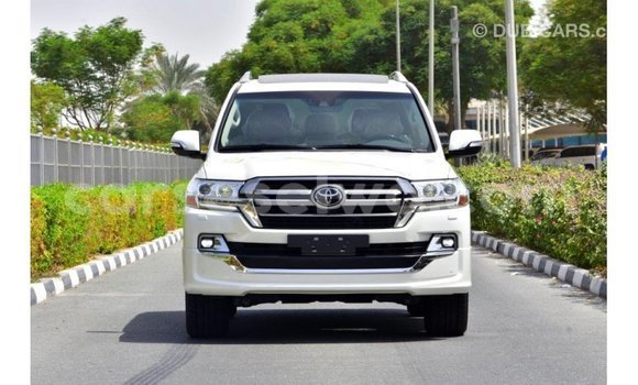 Acheter Import Voiture Toyota Land Cruiser Blanc à Import - Dubai, East Mahé Acheter Import Voiture Toyota Land Cruiser Blanc à Import - Dubai, East Mahé