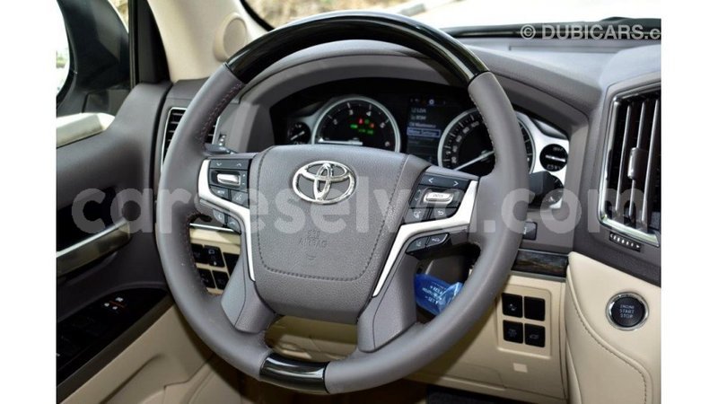 Big with watermark toyota land cruiser east mahe import dubai 6640