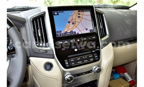 Acheter Import Voiture Toyota Land Cruiser Blanc à Import - Dubai, East Mahé Acheter Import Voiture Toyota Land Cruiser Blanc à Import - Dubai, East Mahé