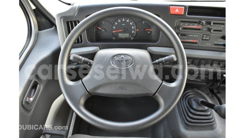 Big with watermark toyota coaster east mahe import dubai 6643