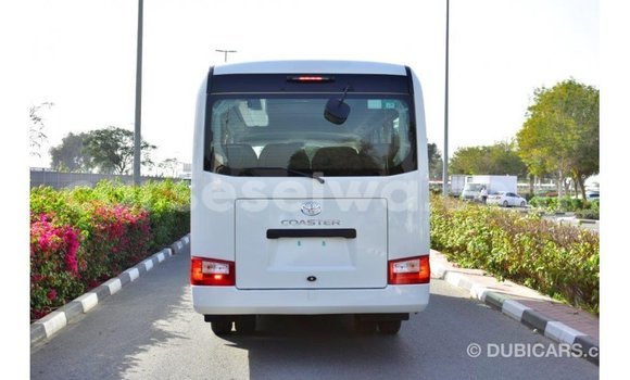 Acheter Import Voiture Toyota Coaster Blanc à Import - Dubai, East Mahé Acheter Import Voiture Toyota Coaster Blanc à Import - Dubai, East Mahé