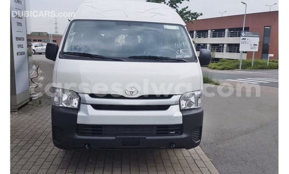 Acheter Import Voiture Toyota Hiace Blanc à Import - Dubai, East Mahé Acheter Import Voiture Toyota Hiace Blanc à Import - Dubai, East Mahé