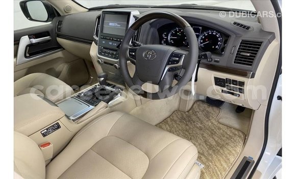 Buy Import Toyota Land Cruiser White Car in Import - Dubai in East Mahé Buy Import Toyota Land Cruiser White Car in Import - Dubai in East Mahé