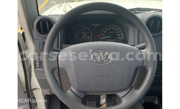Buy Import Toyota Land Cruiser White Car in Import - Dubai in East Mahé Buy Import Toyota Land Cruiser White Car in Import - Dubai in East Mahé